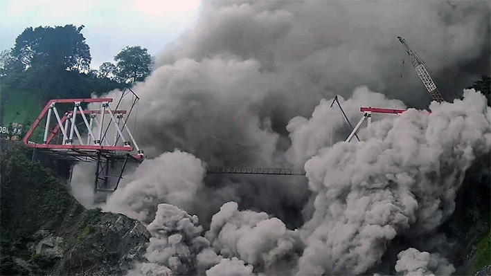 Erupción de Volcán Semeru en Indonesia Provoca Alerta Máxima
