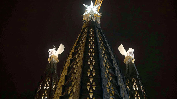 Inauguran dos torres de la Sagrada Familia en Barcelona
