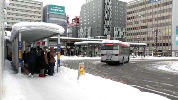 Tres muertos por intensa nevada en Japón