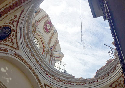 El pueblo avanza reparando el templo de san Cristóbal