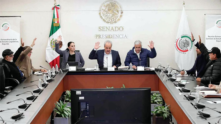 Comisiones avalan plan B de AMLO; va a pleno hoy