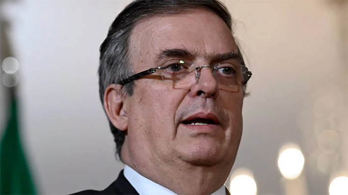 Ebrard reprueba expulsión de embajador Mexicano en Perú