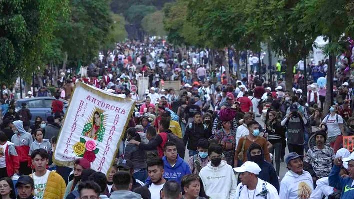 Peregrinos llegan con entusiasmo y alegría a la basílica