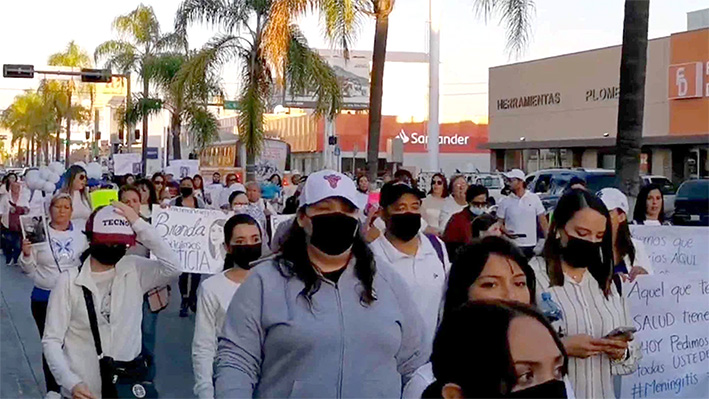Protestas por meningitis en Durango; hongo en medicamento