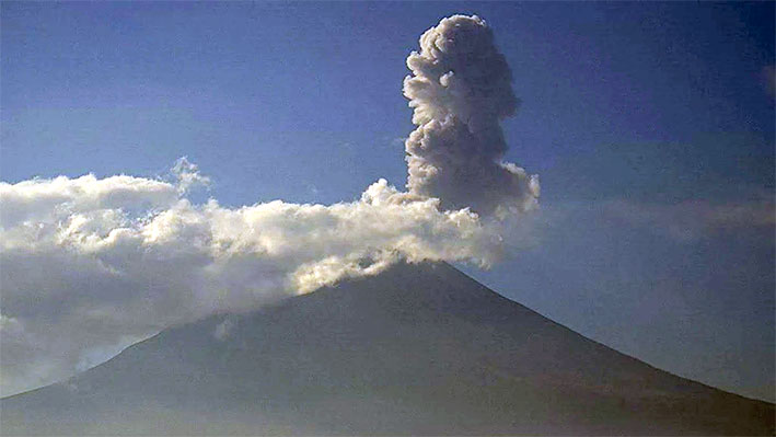 Volcán Popocatépetl registró importante fumarola