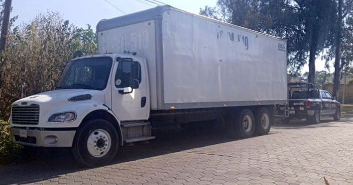 En Comac, municipales recuperan camión robado en Puebla