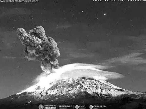 Ante caída de ceniza, mantiene gobierno del Estado monitoreo del Popocatépetl