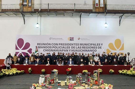 Se reúne gobernador con alcaldes de la Sierra Norte