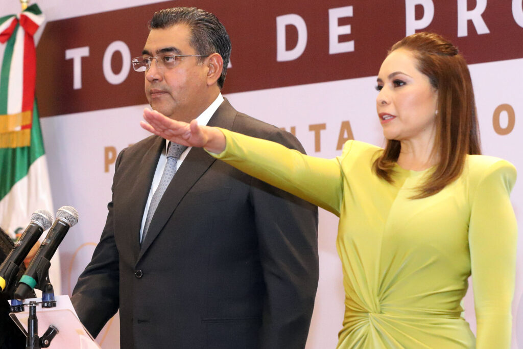 Rinde protesta Gabriela Bonilla como presidenta del SEDIF