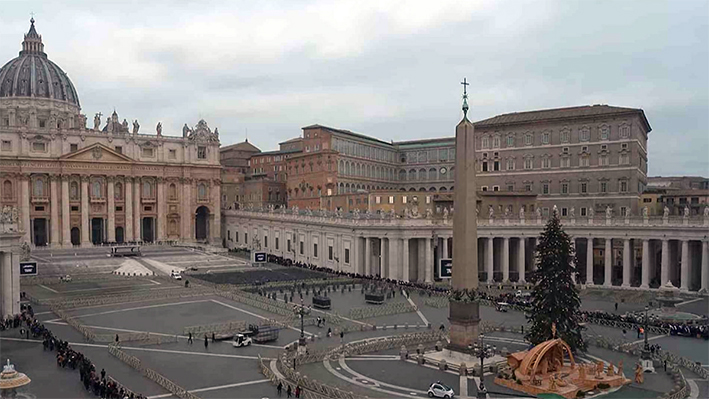 Abre capilla ardiente de Benedicto XVI