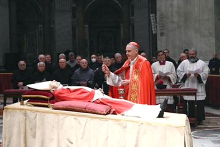 Benedicto XVI será enterrado en tumba de Juan Pablo II