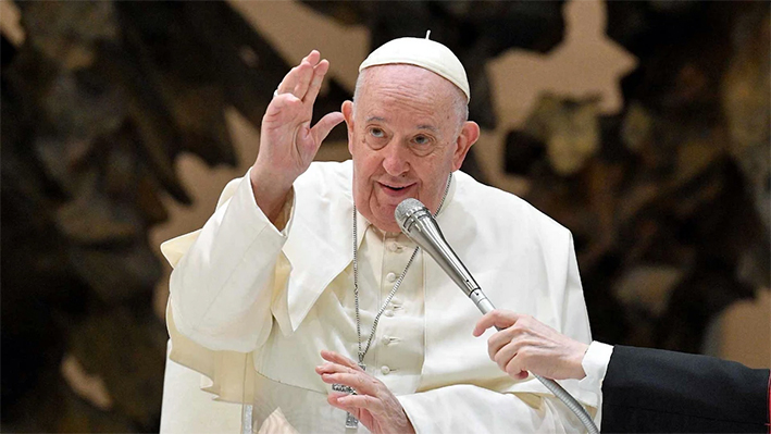 El Papa advierte maldición de una iglesia hermética