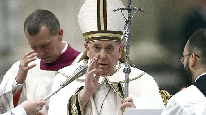 La familia se funda sobre matrimonio entre hombre y mujer: Papa Francisco