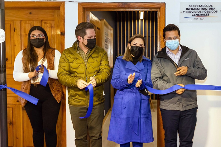 Inaugura Paola Angon, inaugura el centro de control de alumbrado público