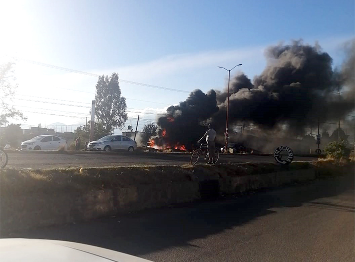 Aparatoso incendio en Santa María Zacatepec
