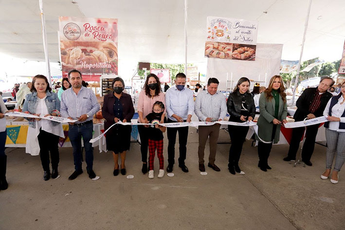 Inaugura Mundo Tlatehui la Feria de la Rosca 2023 en San Rafael Comac