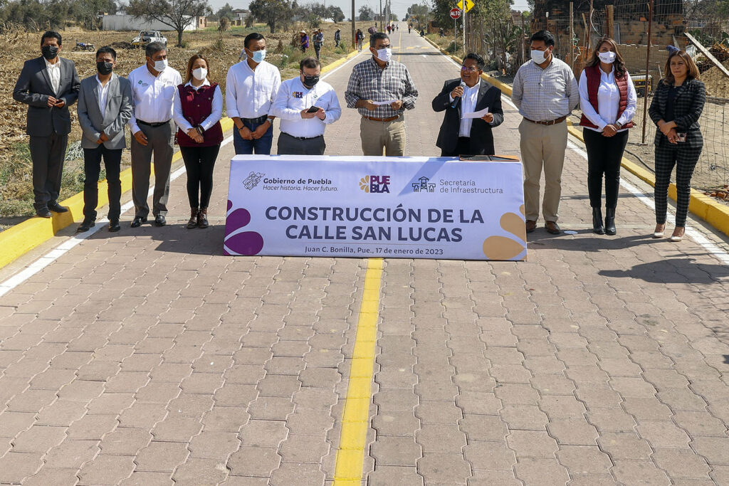 Entrega Sergio Salomón obras educativas y carreteras en Juan C. Bonilla y Tlaltenango   * Estas acciones fueron ejecutadas por el exmandatario estatal, Miguel Barbosa Huerta * A diferencia de los gobiernos anteriores, el exgobernador sí cumplió con su palabra, destacó Céspedes Peregrina