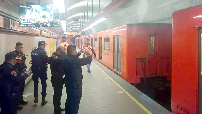 Vagón de L7 del Metro se desprende; desalojan a usuarios