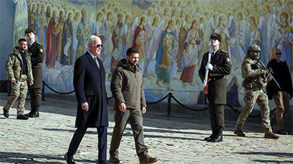 Biden realiza visita sorpresa a Kiev; se reúne con Zelenski