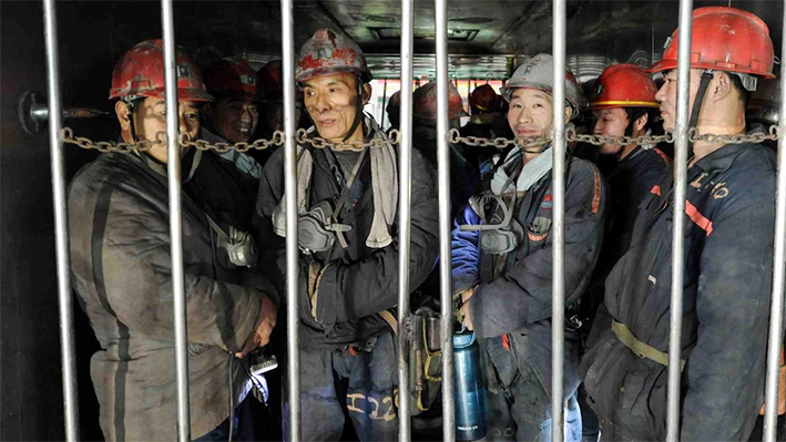 Derrumbe en mina China deja 5 muertos y 50 atrapados