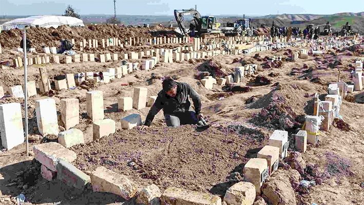 Suman por terremoto 24,000 muertos en Turquía