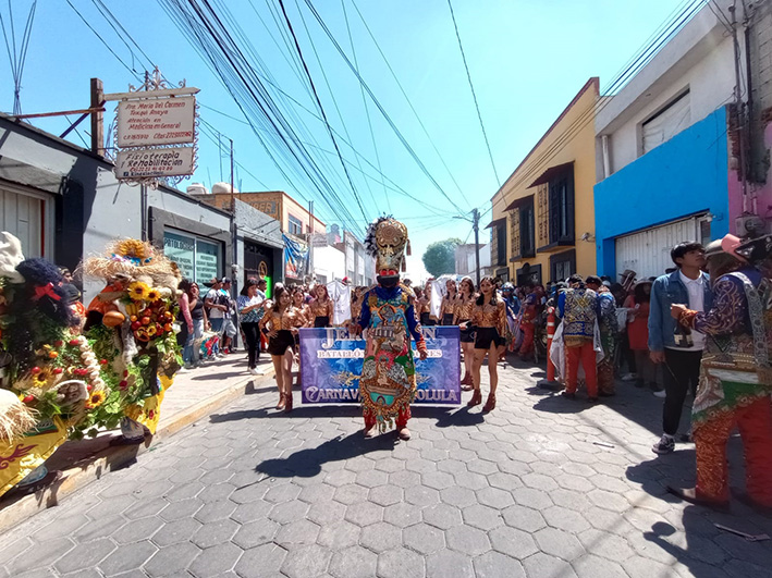 Alegría, música y pólvora en el Carnaval Cholula 2023