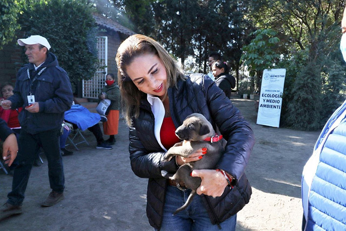 Paola Angon promueve acciones a favor de los animales y el entorno en Cholula