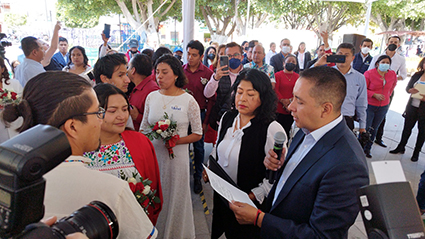 Contrajeron nupcias, 14 parejas de enamorados