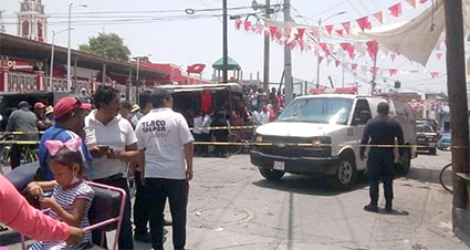 Ejecutado en Xalmimilulco, a luz del día  * Cerca estaba la policía, acude y los agreden * No hubo ni heridos ni detenidos en la refriega