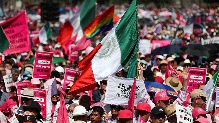 Desde el zócalo, llaman a la SCJN a frenar plan B