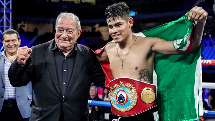 Emanuel Navarrete gana su tercer título mundial de boxeo