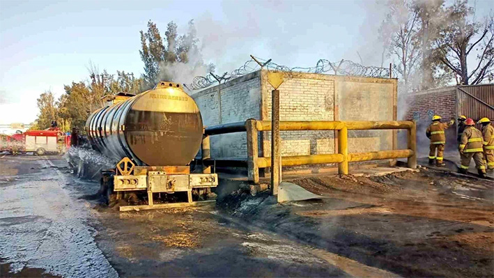 Explosión de pipa en carretera León-Silao deja un muerto