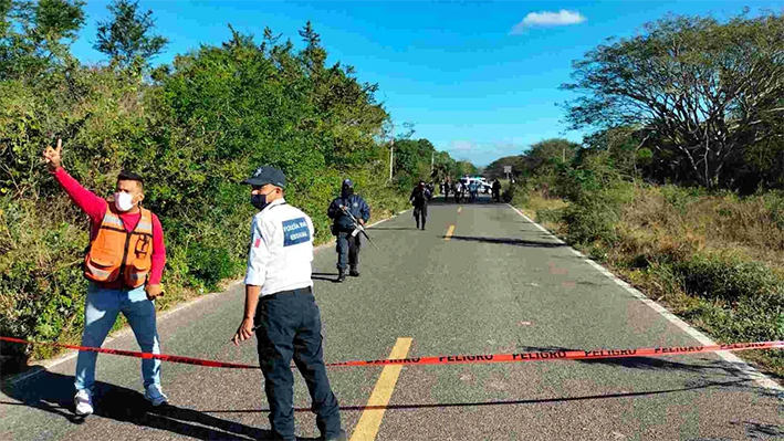 Policía halla a 2 menores muertos en terreno baldío en Oaxaca