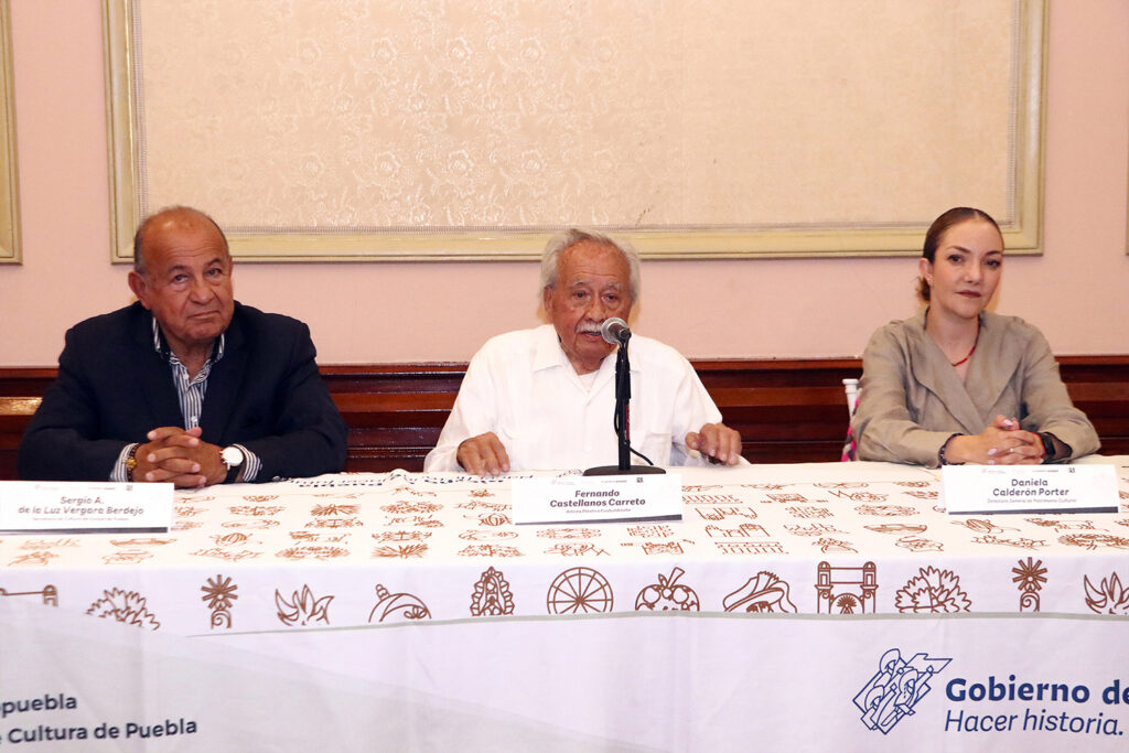 Publica gobierno estatal libro integrado por pinturas de la historia de Puebla