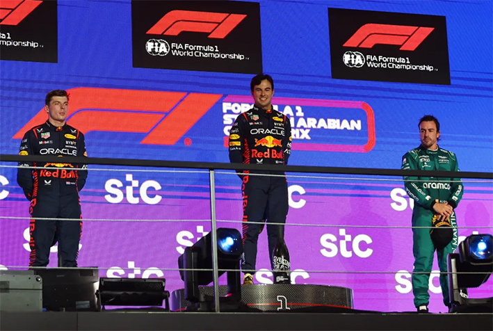 “Checo” Pérez Conquista el Gran Premio de Arabia Saudita