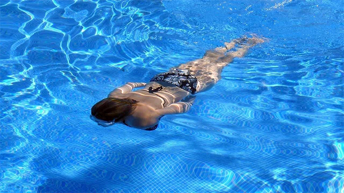 Mujeres podrán nadar con el torso desnudo en Berlín