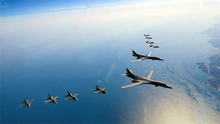Seúl y Washington despliegan bombardero tras misil norcoreano
