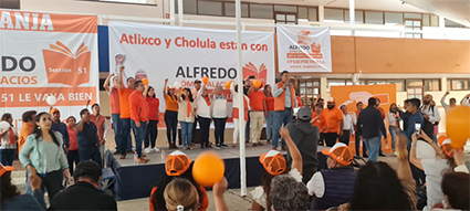 Presenta Gómez Palacios planilla en Cholula