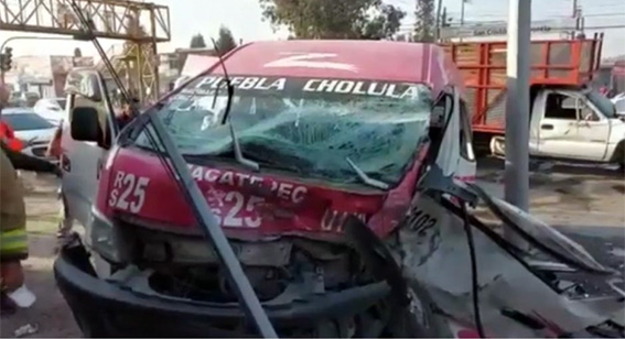 Aparatoso choque de colectiva