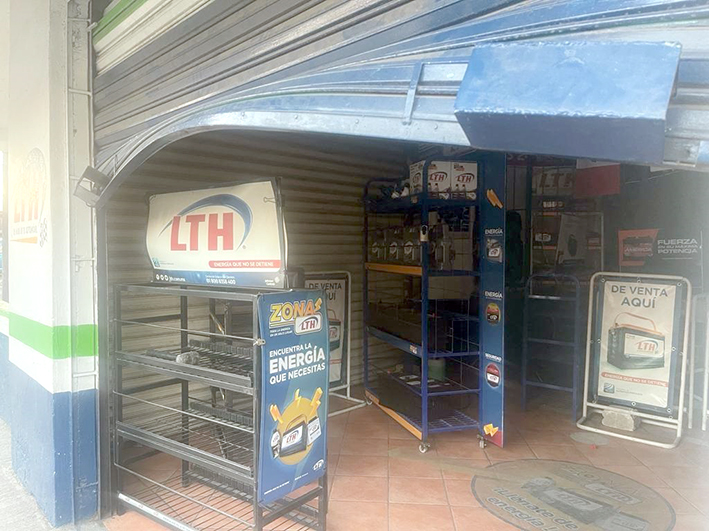 Con gato hidráulico abrieron local comercial