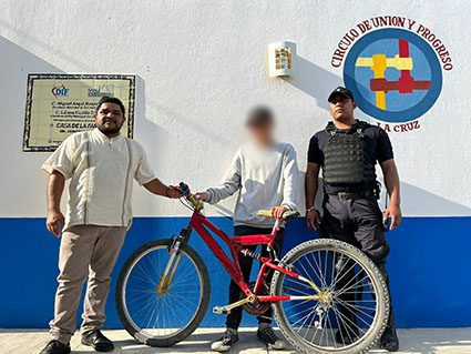 Le roban su bicicleta, policías la recuperan y regresan al menor