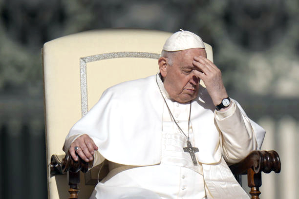 El papa recuerda la Guerra Fría y pide evitar la violencia