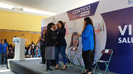 DIF entregó 500 antejos a jóvenes de bachillerato