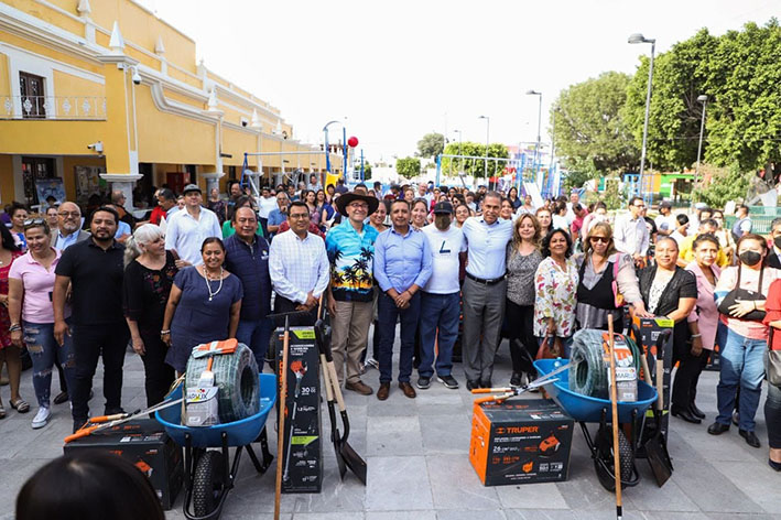 Mundo Tlatehui entrega herramientas y juegos infantiles a 59 fraccionamientos