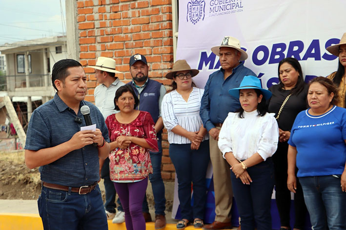 Entrega Filomeno Sarmiento Torres pavimentación de la privada 18 de marzo en Chautenco