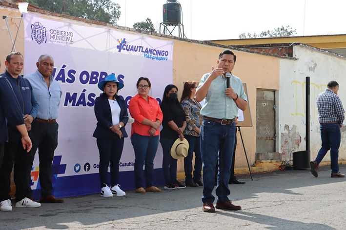 Filomeno Sarmiento Torres, da banderazo para la rehabilitación de la calle Francisco I. Madero