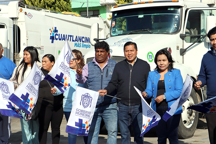 Mejoran servicio de limpia con dos nuevos camiones recolectores