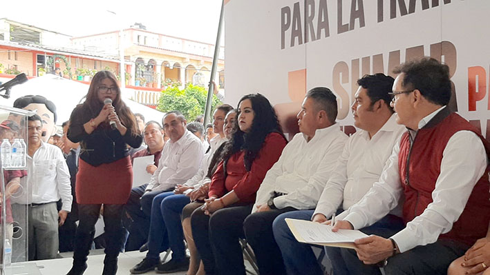 Entre aplausos y porras aclaman en Huejotzingo “Nacho Gobernador”