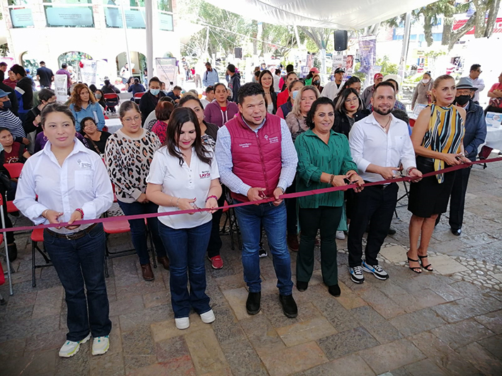 Con firma de convenio, gobierno estatal y San Martín Texmelucan promoverán el empleo  * En representación del gobernador Sergio Salomón, el secretario de Trabajo, Gabriel Biestro anunció el acuerdo para acercar los servicios gubernamentales al municipio