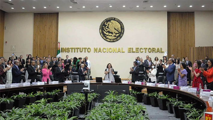 Nuevos consejeros del INE rinden protesta